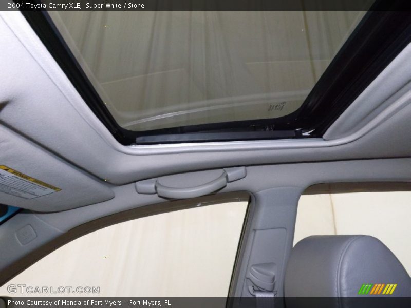 Super White / Stone 2004 Toyota Camry XLE