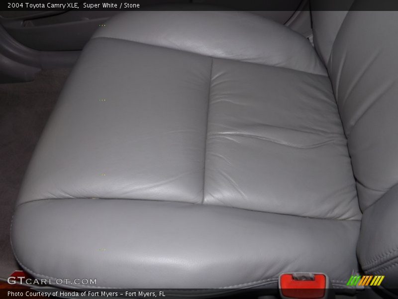 Super White / Stone 2004 Toyota Camry XLE