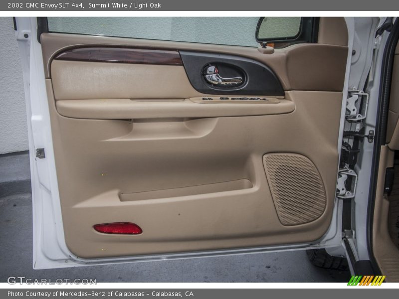 Summit White / Light Oak 2002 GMC Envoy SLT 4x4