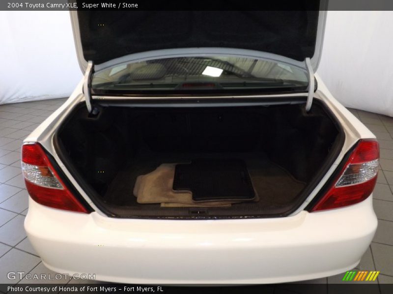 Super White / Stone 2004 Toyota Camry XLE
