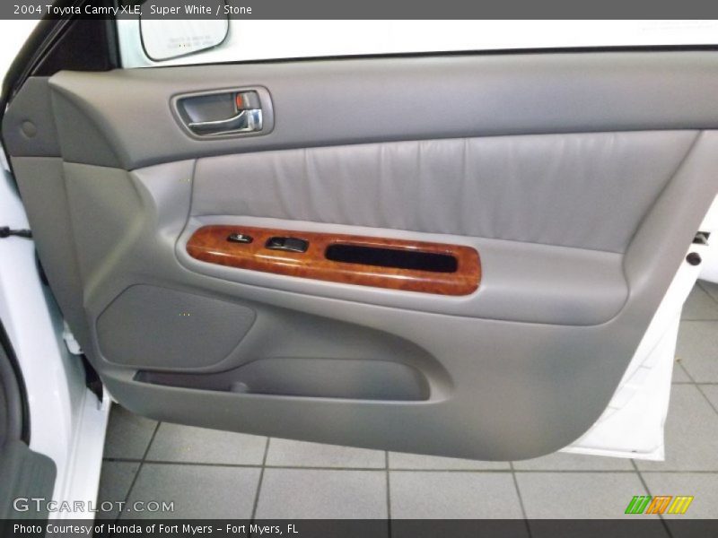 Super White / Stone 2004 Toyota Camry XLE