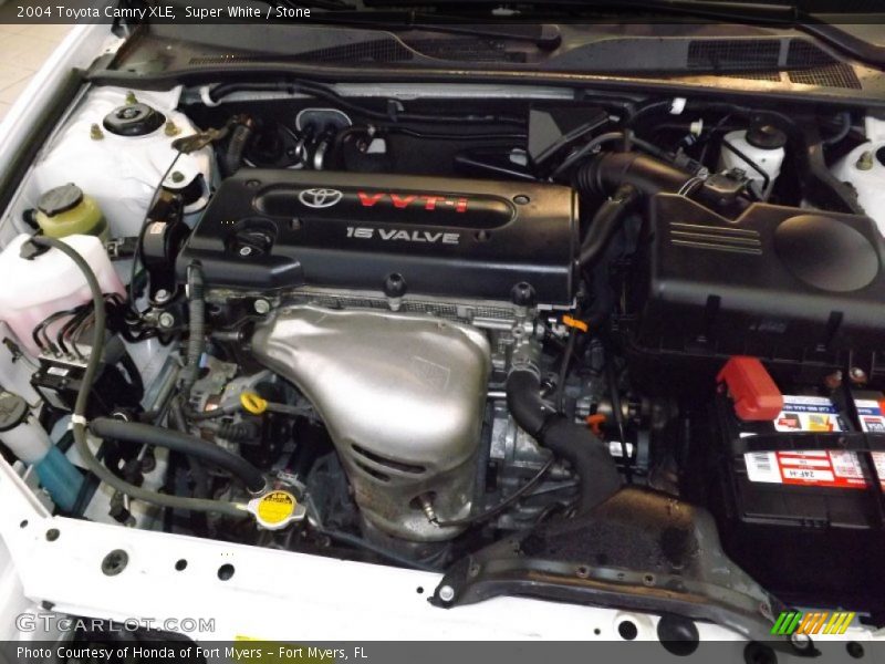 Super White / Stone 2004 Toyota Camry XLE