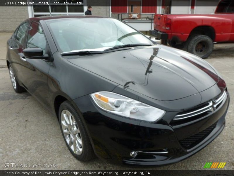 Front 3/4 View of 2014 Dart Limited