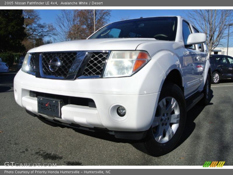 Avalanche White / Desert 2005 Nissan Pathfinder LE 4x4