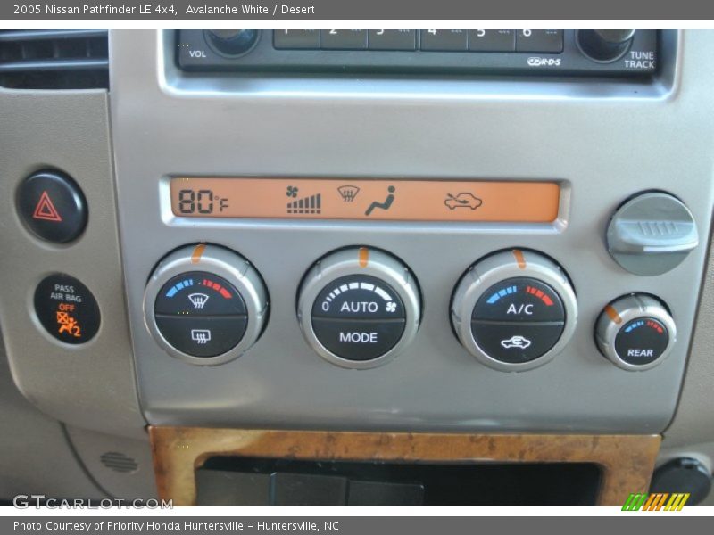 Avalanche White / Desert 2005 Nissan Pathfinder LE 4x4