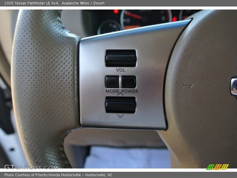 Avalanche White / Desert 2005 Nissan Pathfinder LE 4x4