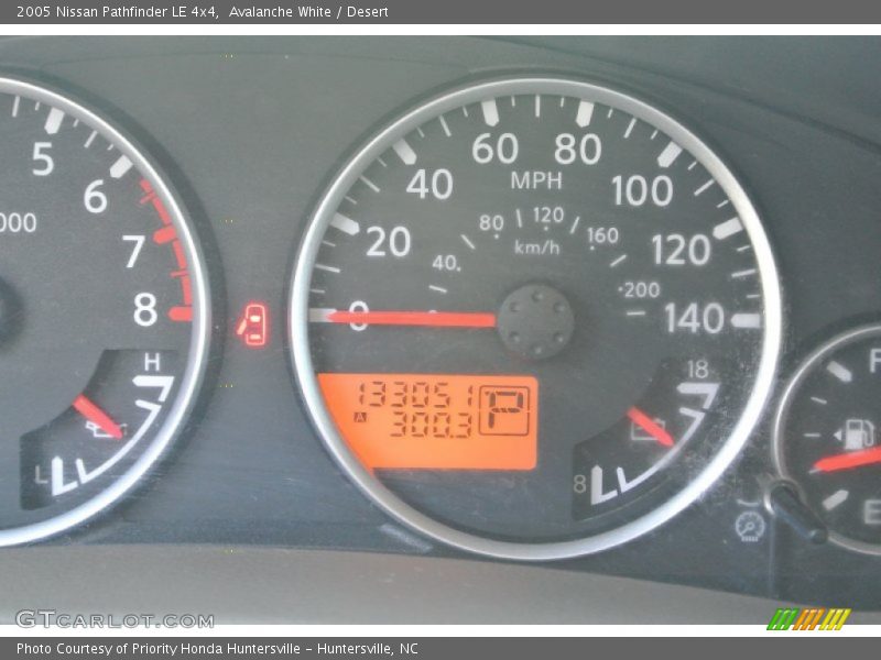 Avalanche White / Desert 2005 Nissan Pathfinder LE 4x4