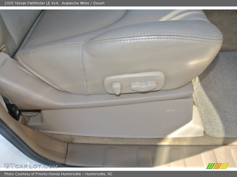 Avalanche White / Desert 2005 Nissan Pathfinder LE 4x4