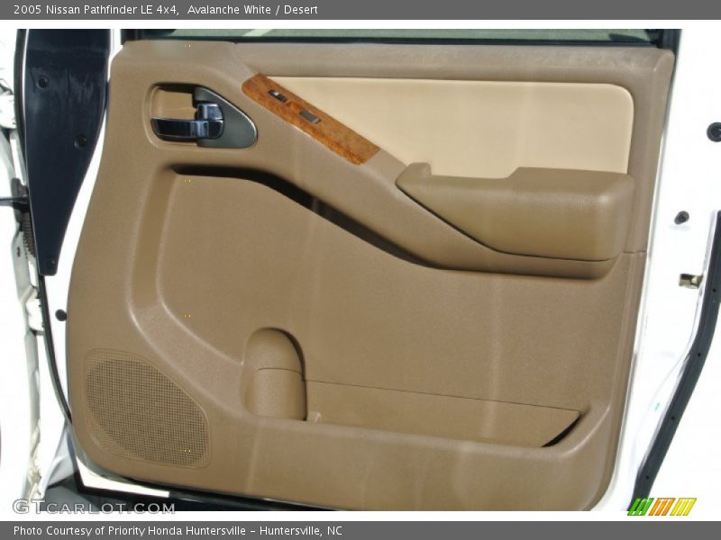 Avalanche White / Desert 2005 Nissan Pathfinder LE 4x4