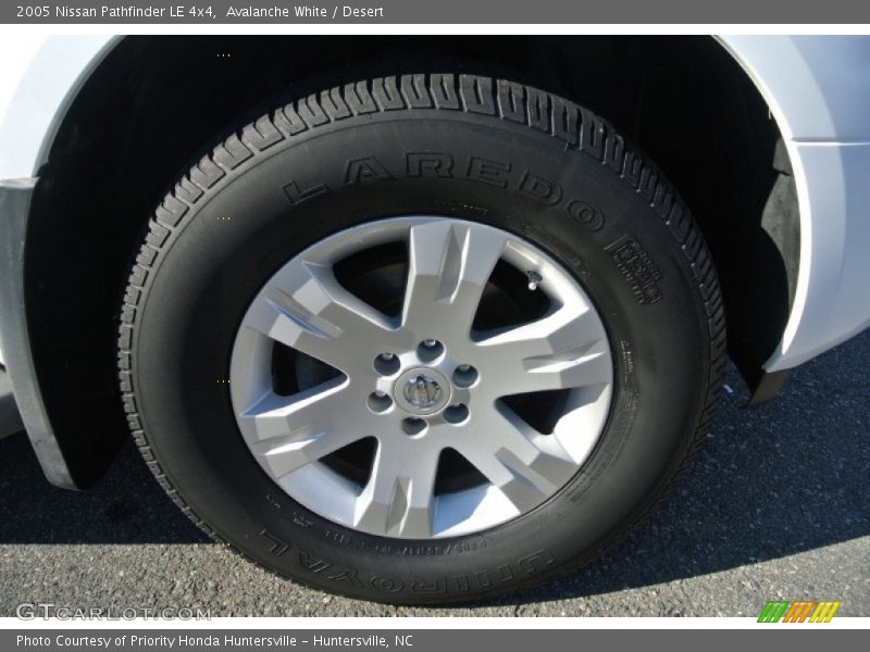 Avalanche White / Desert 2005 Nissan Pathfinder LE 4x4