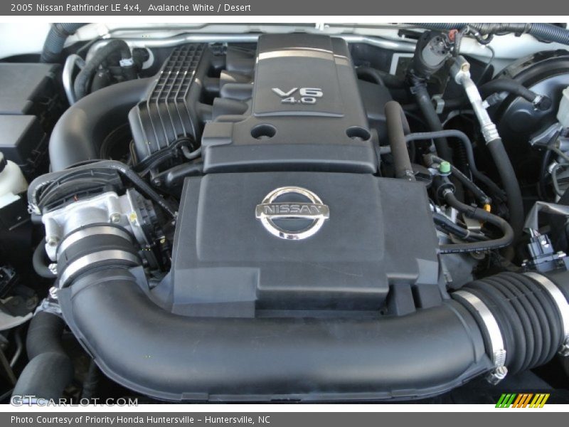 Avalanche White / Desert 2005 Nissan Pathfinder LE 4x4