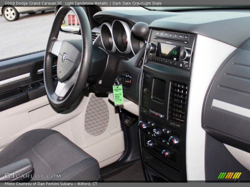 Light Sandstone Metallic / Dark Slate Gray/Light Shale 2009 Dodge Grand Caravan SE