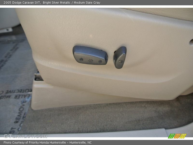 Bright Silver Metallic / Medium Slate Gray 2005 Dodge Caravan SXT