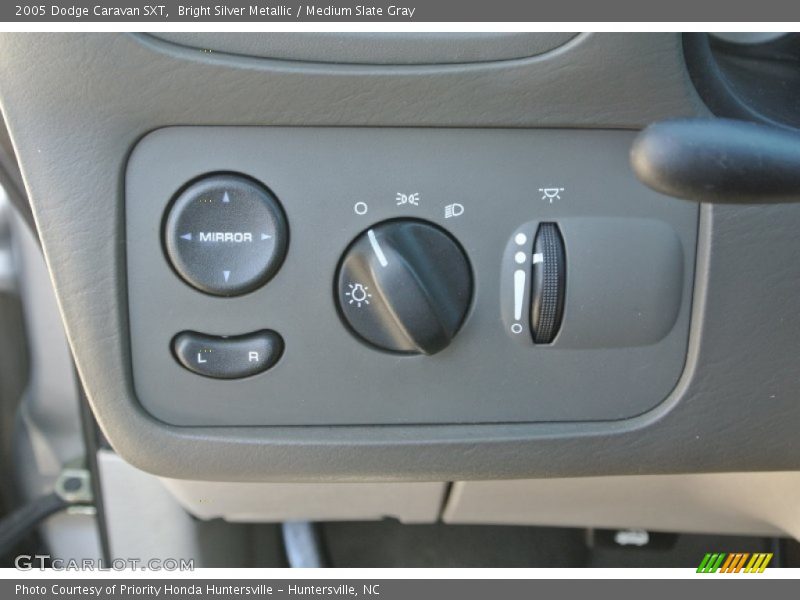 Bright Silver Metallic / Medium Slate Gray 2005 Dodge Caravan SXT