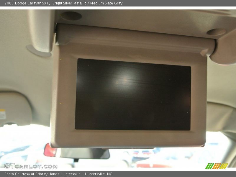 Bright Silver Metallic / Medium Slate Gray 2005 Dodge Caravan SXT