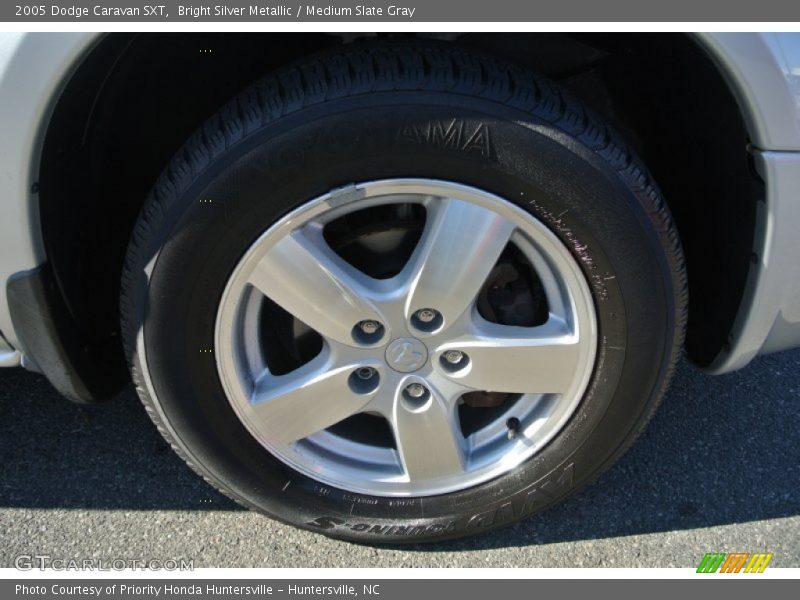 Bright Silver Metallic / Medium Slate Gray 2005 Dodge Caravan SXT