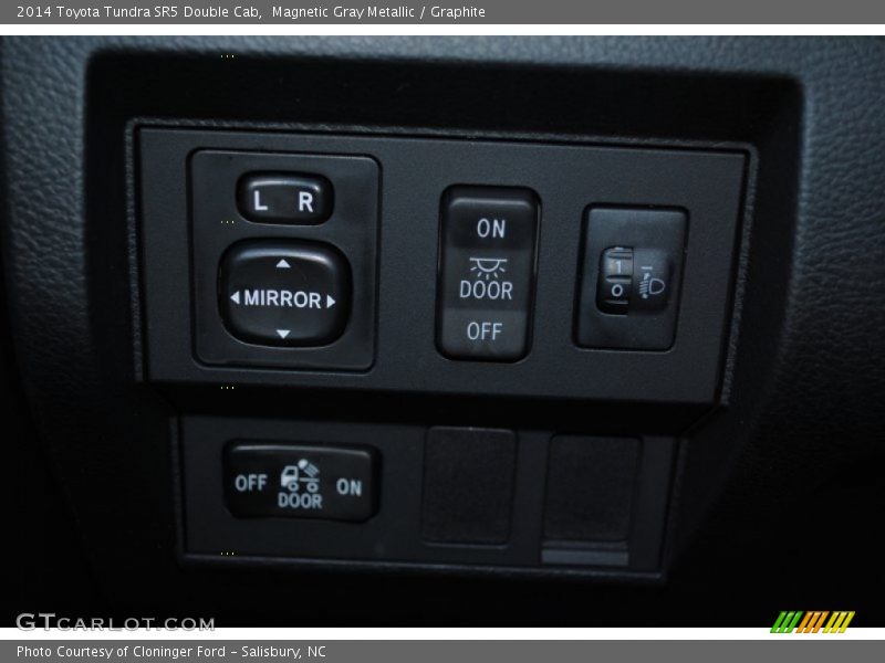 Magnetic Gray Metallic / Graphite 2014 Toyota Tundra SR5 Double Cab