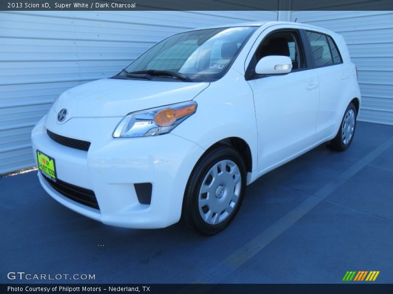 Super White / Dark Charcoal 2013 Scion xD