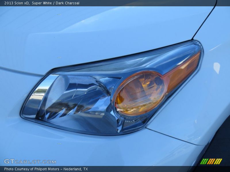 Super White / Dark Charcoal 2013 Scion xD
