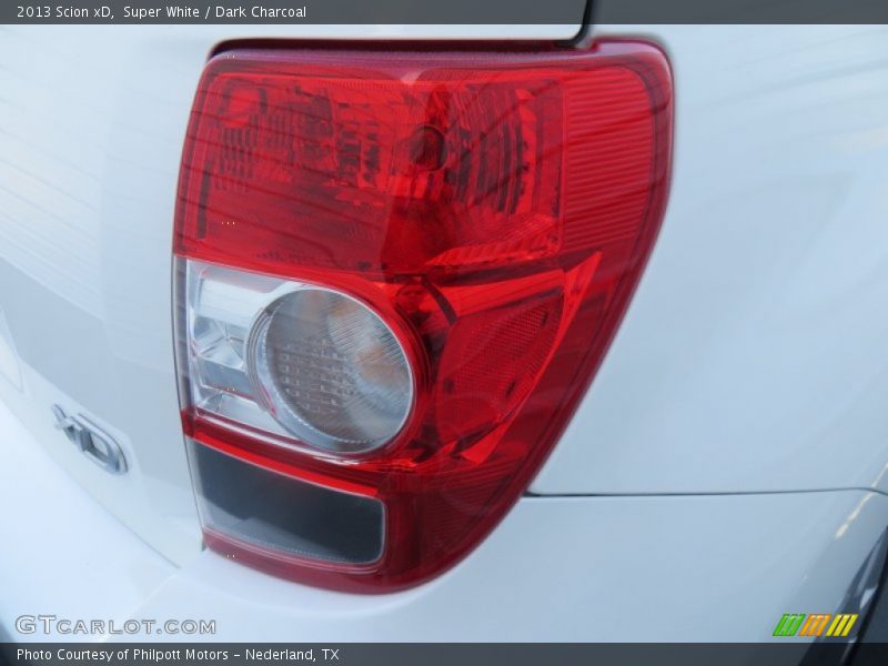 Super White / Dark Charcoal 2013 Scion xD