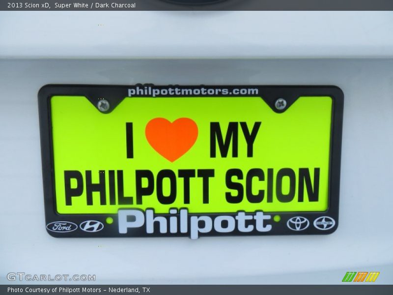 Super White / Dark Charcoal 2013 Scion xD