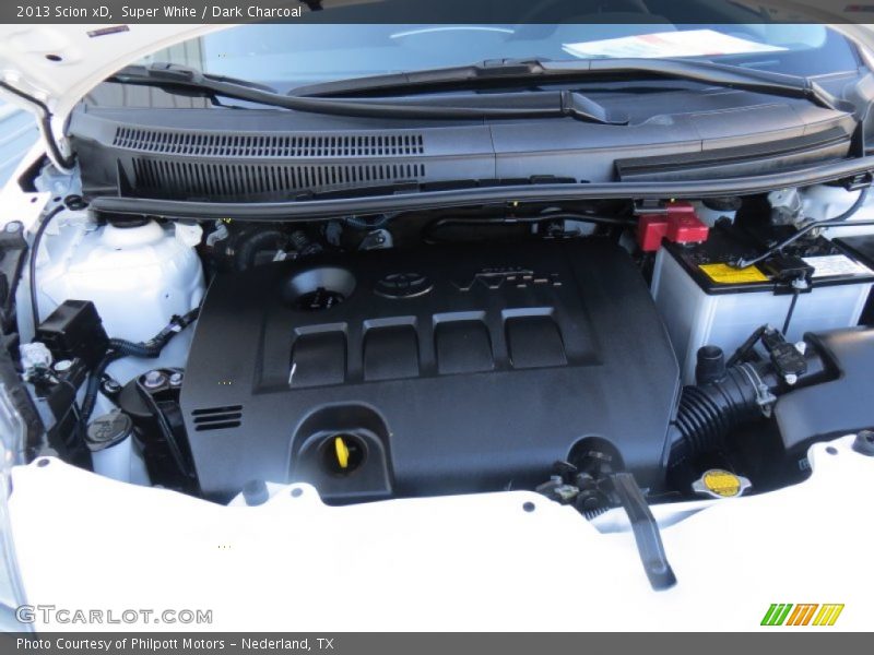 Super White / Dark Charcoal 2013 Scion xD