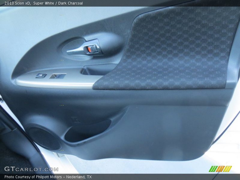 Super White / Dark Charcoal 2013 Scion xD