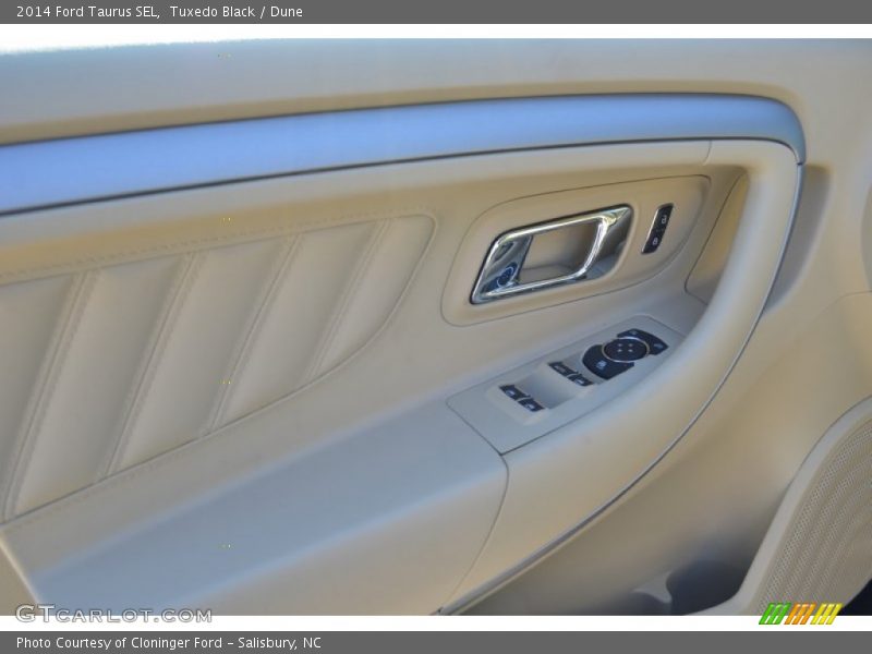 Tuxedo Black / Dune 2014 Ford Taurus SEL