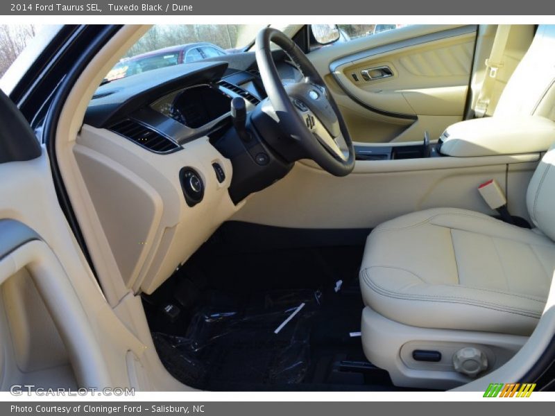 Tuxedo Black / Dune 2014 Ford Taurus SEL