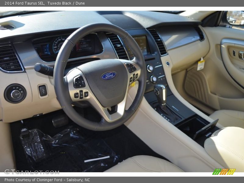 Tuxedo Black / Dune 2014 Ford Taurus SEL