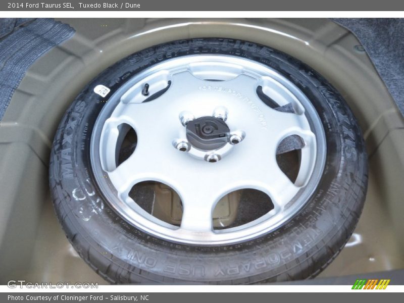Tuxedo Black / Dune 2014 Ford Taurus SEL