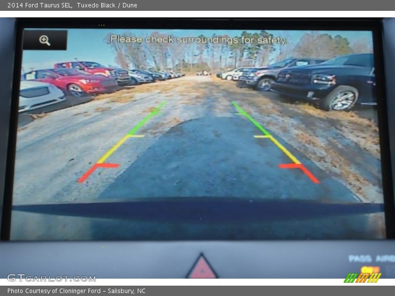Tuxedo Black / Dune 2014 Ford Taurus SEL