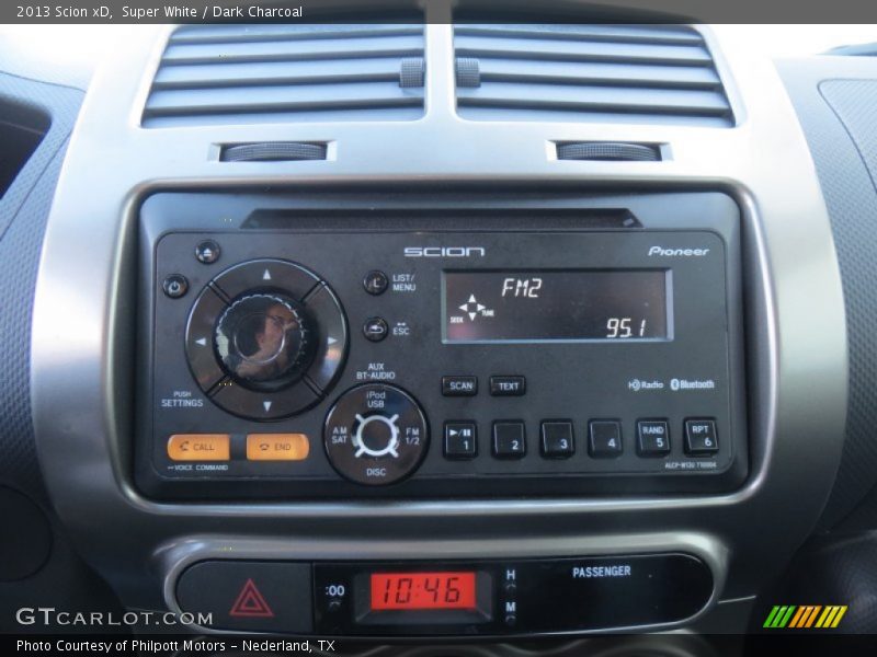 Super White / Dark Charcoal 2013 Scion xD