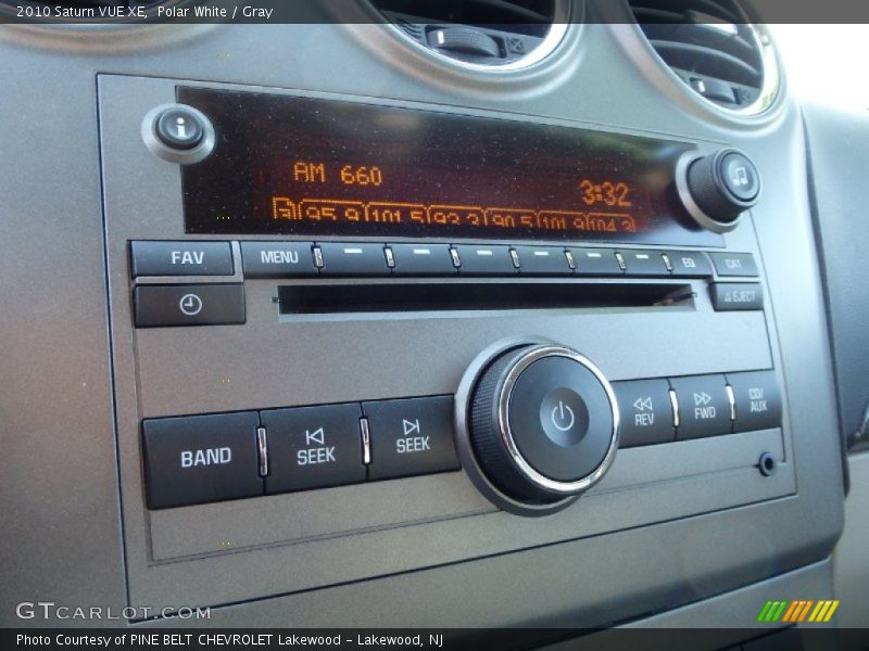 Polar White / Gray 2010 Saturn VUE XE