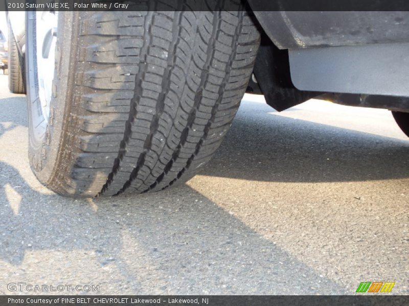 Polar White / Gray 2010 Saturn VUE XE