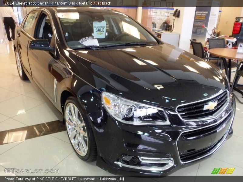 Front 3/4 View of 2014 SS Sedan