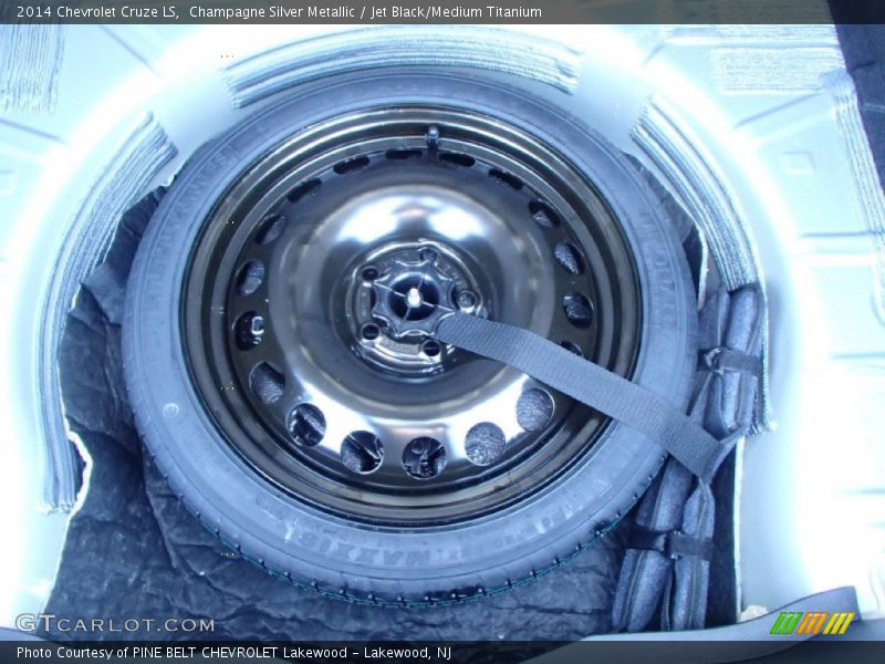 Champagne Silver Metallic / Jet Black/Medium Titanium 2014 Chevrolet Cruze LS