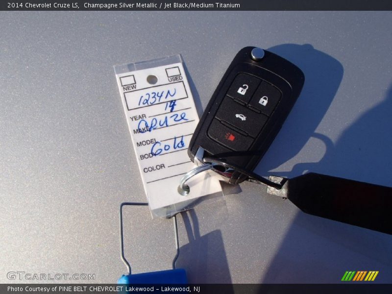 Champagne Silver Metallic / Jet Black/Medium Titanium 2014 Chevrolet Cruze LS