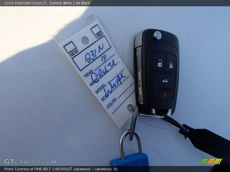 Summit White / Jet Black 2014 Chevrolet Cruze LT