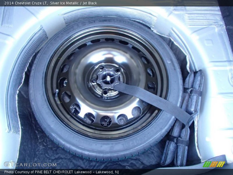 Silver Ice Metallic / Jet Black 2014 Chevrolet Cruze LT