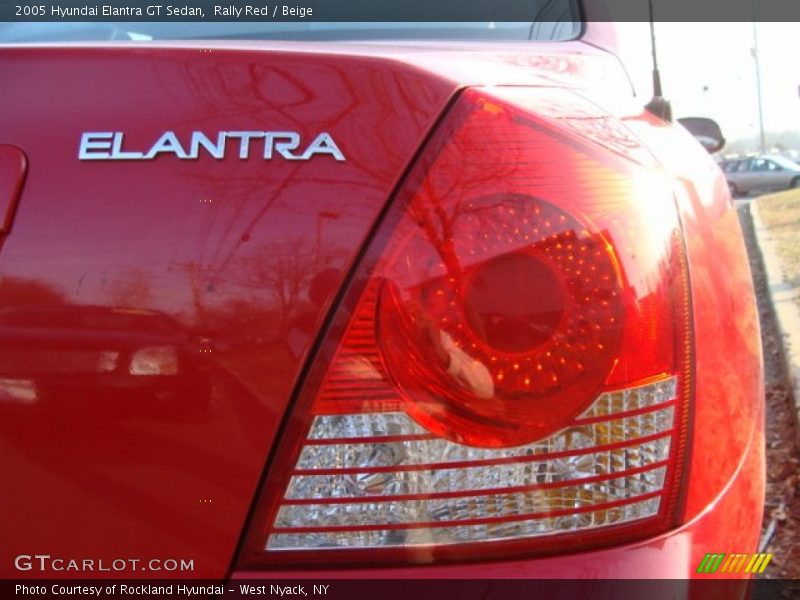 Rally Red / Beige 2005 Hyundai Elantra GT Sedan