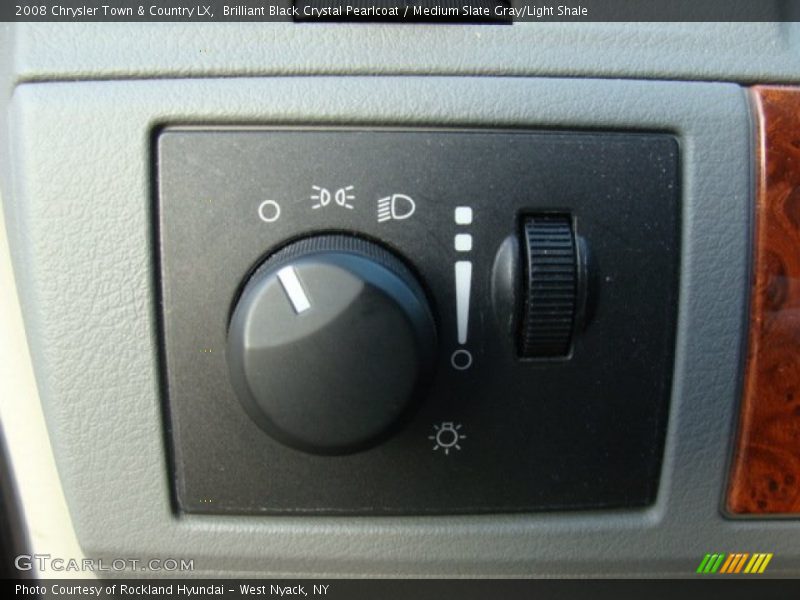 Brilliant Black Crystal Pearlcoat / Medium Slate Gray/Light Shale 2008 Chrysler Town & Country LX