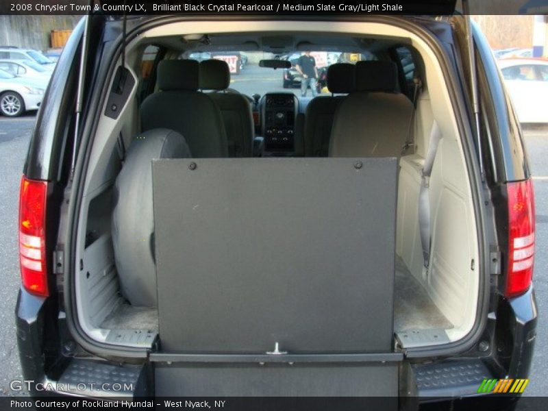 Brilliant Black Crystal Pearlcoat / Medium Slate Gray/Light Shale 2008 Chrysler Town & Country LX