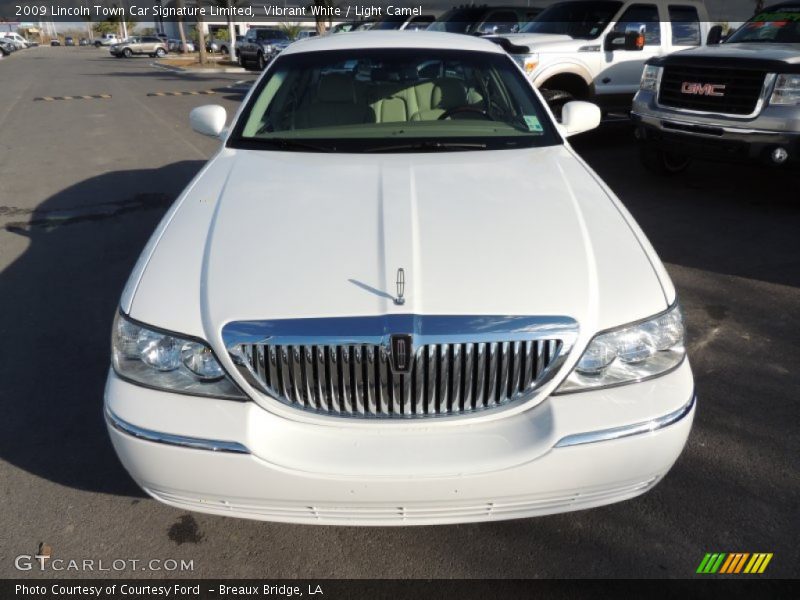 Vibrant White / Light Camel 2009 Lincoln Town Car Signature Limited