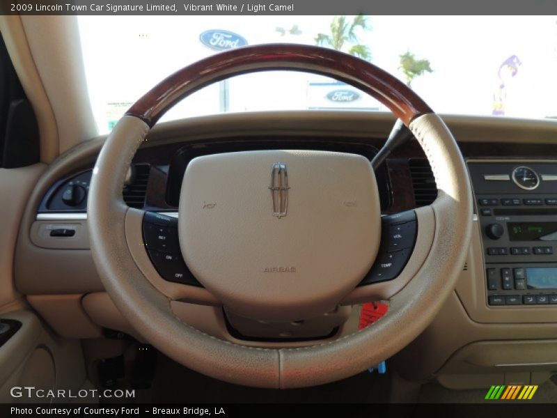 Vibrant White / Light Camel 2009 Lincoln Town Car Signature Limited