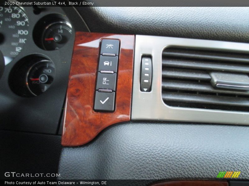 Black / Ebony 2010 Chevrolet Suburban LT 4x4