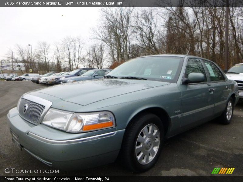 Front 3/4 View of 2005 Grand Marquis LS