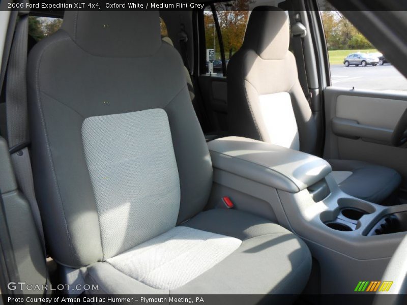 Oxford White / Medium Flint Grey 2006 Ford Expedition XLT 4x4