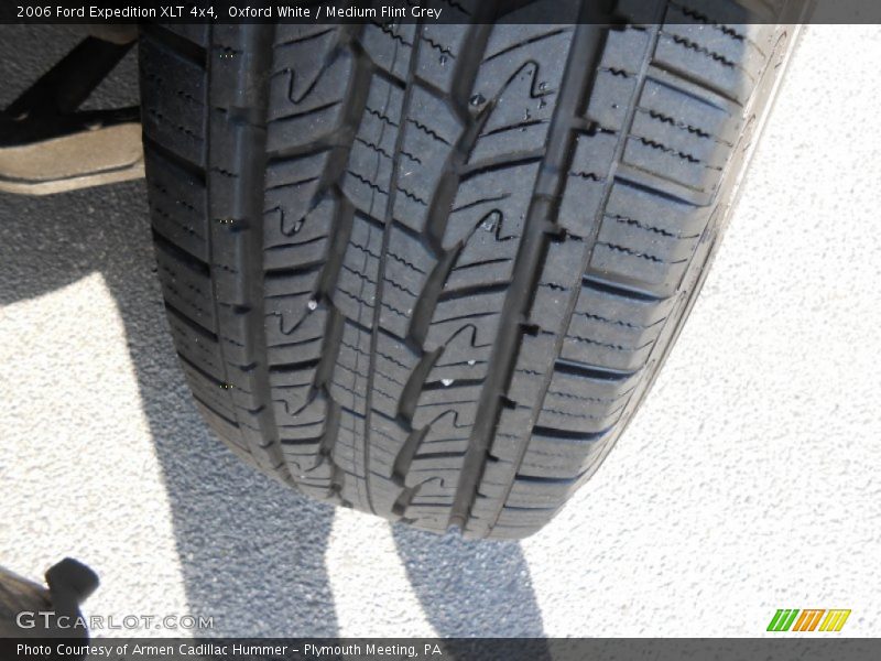 Oxford White / Medium Flint Grey 2006 Ford Expedition XLT 4x4