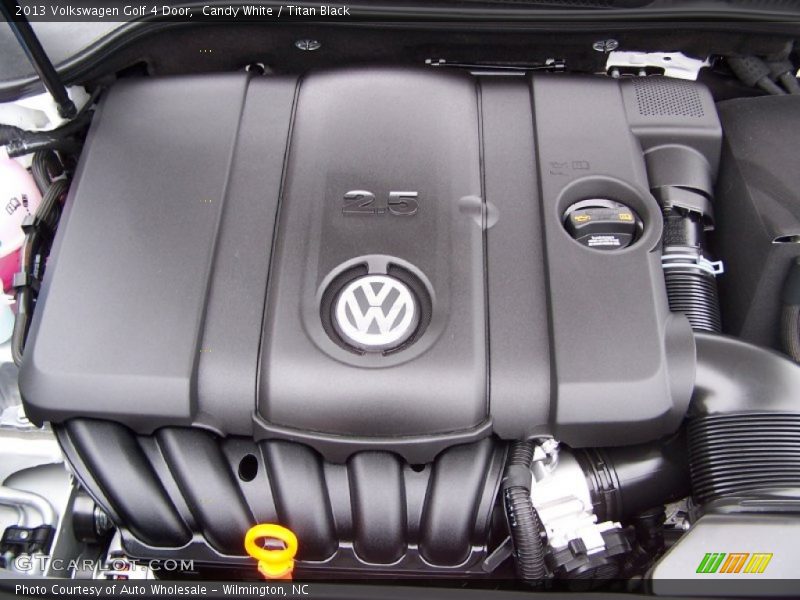 Candy White / Titan Black 2013 Volkswagen Golf 4 Door